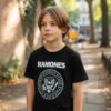 Camiseta Preta Infantil Unissex Banda Ramones  mlr