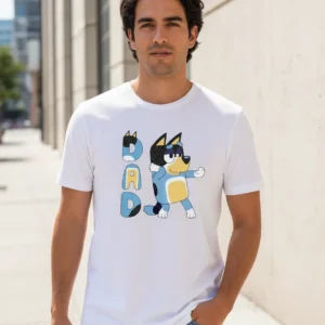Camiseta Adulto Unissex Manga Curta Malha PV Branca Bluey Pai Bandit Estampa Silk Screen Manual Premium
