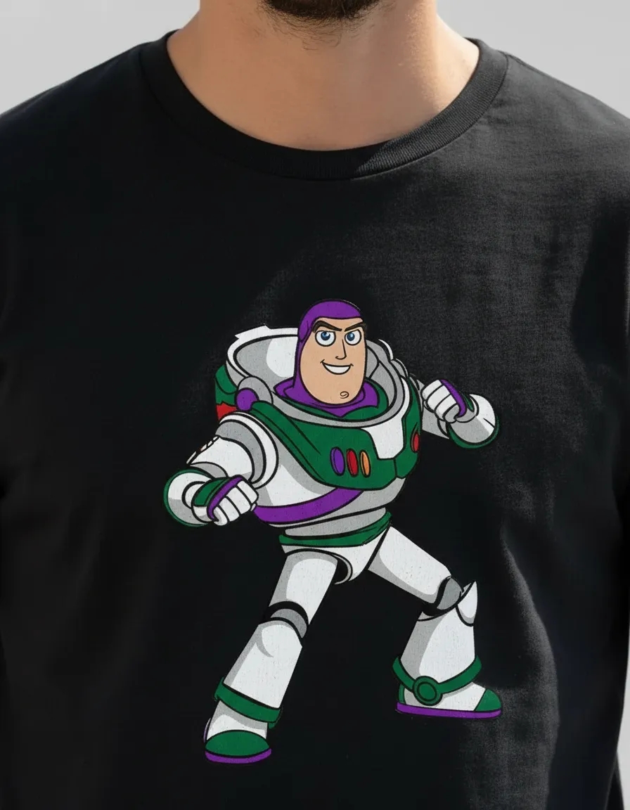 Camiseta Manga Curta Adulto Unissex Preta Buzz Ligthyear Toy Story
