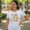 Camiseta Bluey Chilli Mãe Baby Look ( Branca )