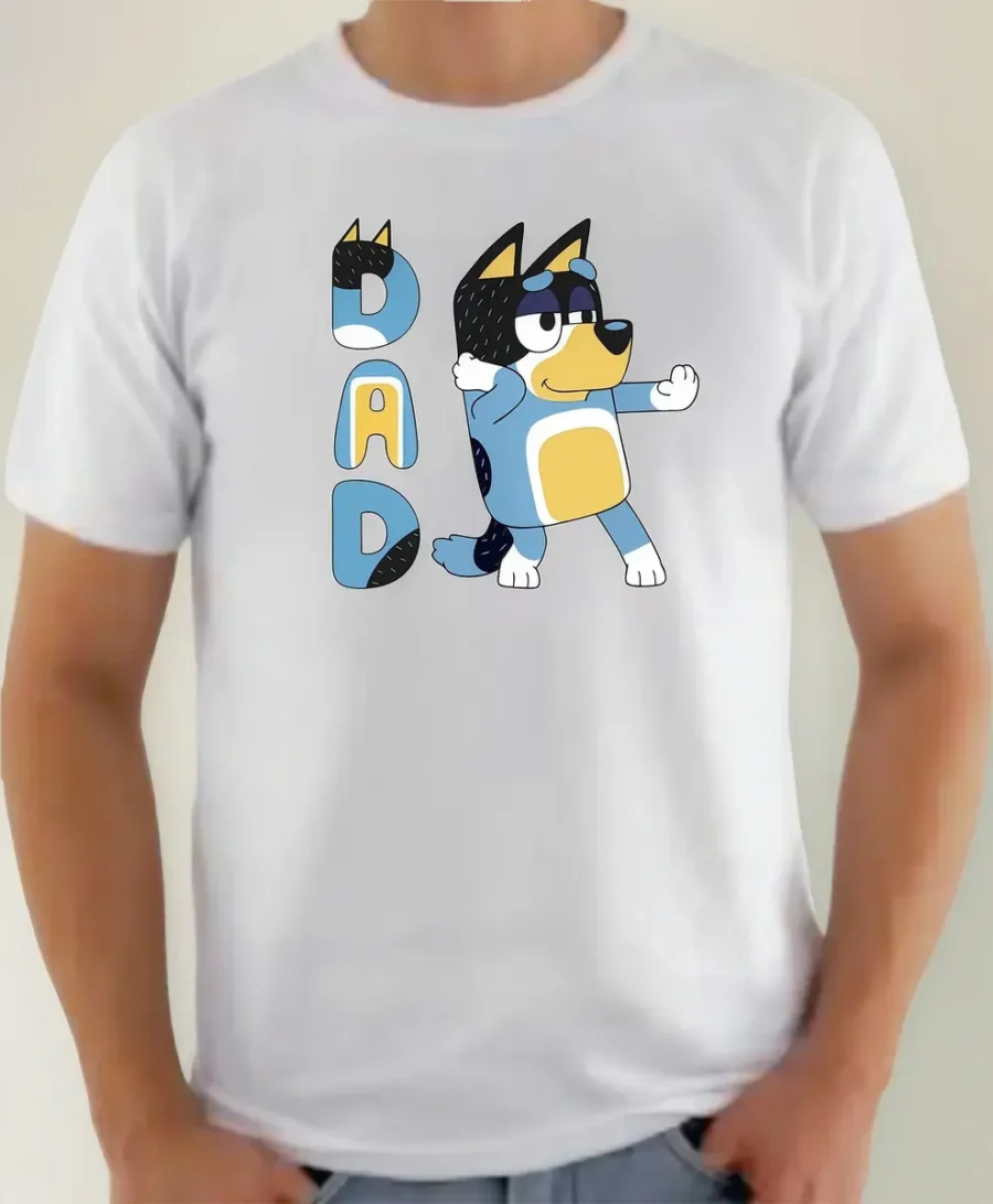 D_NQ_NP_2X_771342-MLB110671834417_042026-F (1) Camiseta Masculina Desenho Pai Bluey Bandit Tradicional Cor Branca