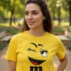 Camiseta Baby Look Amarela M&ms Piscadinha Divertido mlc