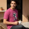 Camiseta Malha PV Manga Curta Adulto Unissex Rosa Buzz Lightyear Toy Story Estampa Silk Screen Manual Prime mlc