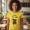 Camiseta Baby Look Amarela M&ms Piscadinha Divertido mlc