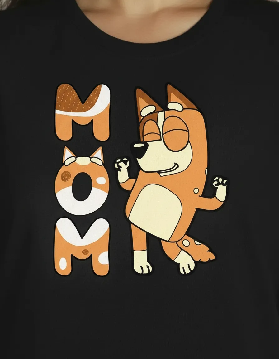 Camiseta Malha PV Manga Curta Baby Look Feminina Marrom Bluey Mãe Chilli spe