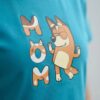 Camiseta Azul-turquesa Baby Look Feminina Bluey Mãe mlc