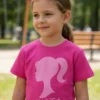 D_NQ_NP_2X_826583-MLB105974685274_022026-F-camiseta-barbie-infantil- Camiseta Manga Curta Unissex Infantil Rosa Barbie mlr