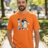 Camiseta Laranja Adulto Unissex Bluey Pai Bandit mlc