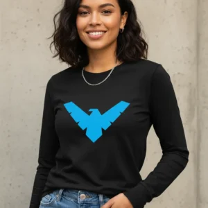 D_NQ_NP_2X_964273-MLA112329291083_052026-F-camiseta-baby-look-preta-manga-longa-silk-screen-asa-noturna Camiseta Asa Noturna DC Comics Baby Look Manga Longa T-Shirt