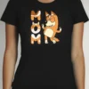 Camiseta Malha PV Manga Curta Baby Look Feminina Marrom Bluey Mãe Chilli spe