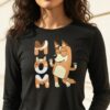 Camiseta Preta Manga Longa Baby Look Feminina Bluey Mãe mlc