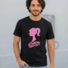 Camiseta Preta Manga Curta Adulto Unissex Rosa Barbie mlc