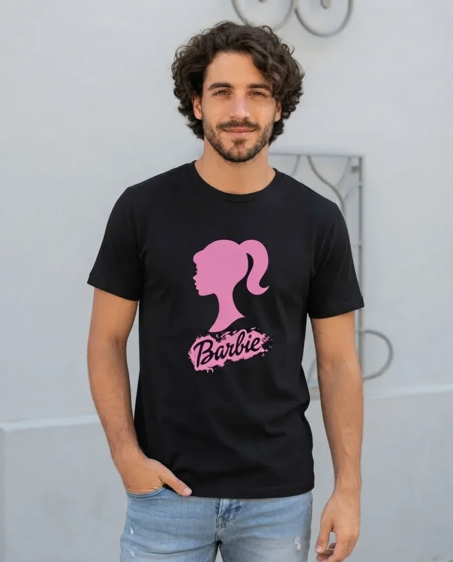Camiseta Preta Manga Curta Adulto Unissex Rosa Barbie mlc