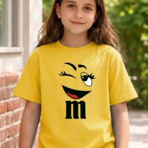 a Camiseta Amarela M&m Infantil Piscando Fantasia Amigas Em Cores mlr