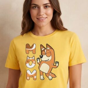 1 Camiseta Manga Curta Amarela Baby Look Silk Screen Bluey Mãe mlc