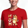 Camiseta Manga Curta Vermelha Baby Look Silk Screen Bluey Mãe mlc