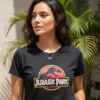 Camiseta Jurassic Park Baby Look Feminina Preta