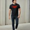 Camiseta Preta Manga Curta Adulto Unissex Robin Capuz Vermelho mlc