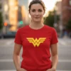 Camiseta Vermelha Mulher Maravilha Adulto Baby Look mlc